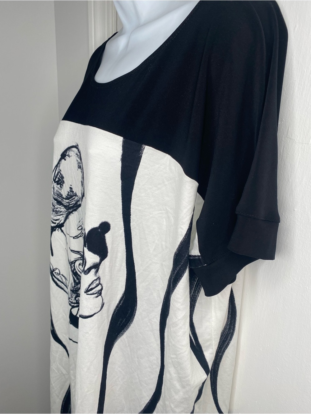 Joseph Ribkoff Black & White Luxury Graphic Short-Sleeve Designer Top - Picture 3 of 10